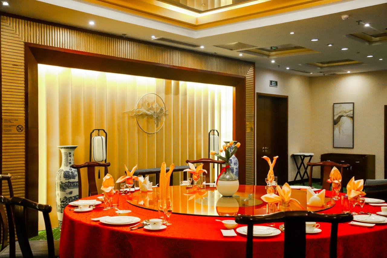 Пекин Палас Soluxe Hotel Astana Экстерьер фото A restaurant in Beijing