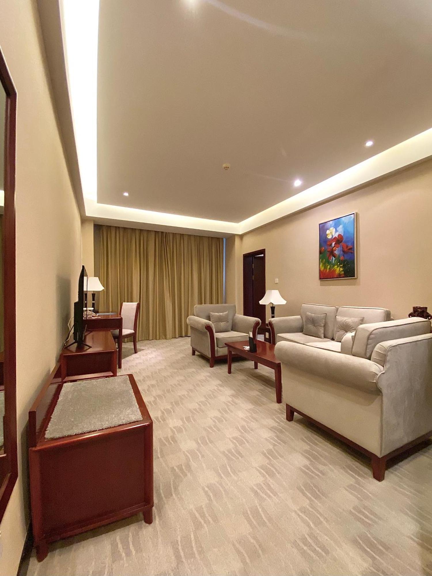 Пекин Палас Soluxe Hotel Astana Экстерьер фото A living room