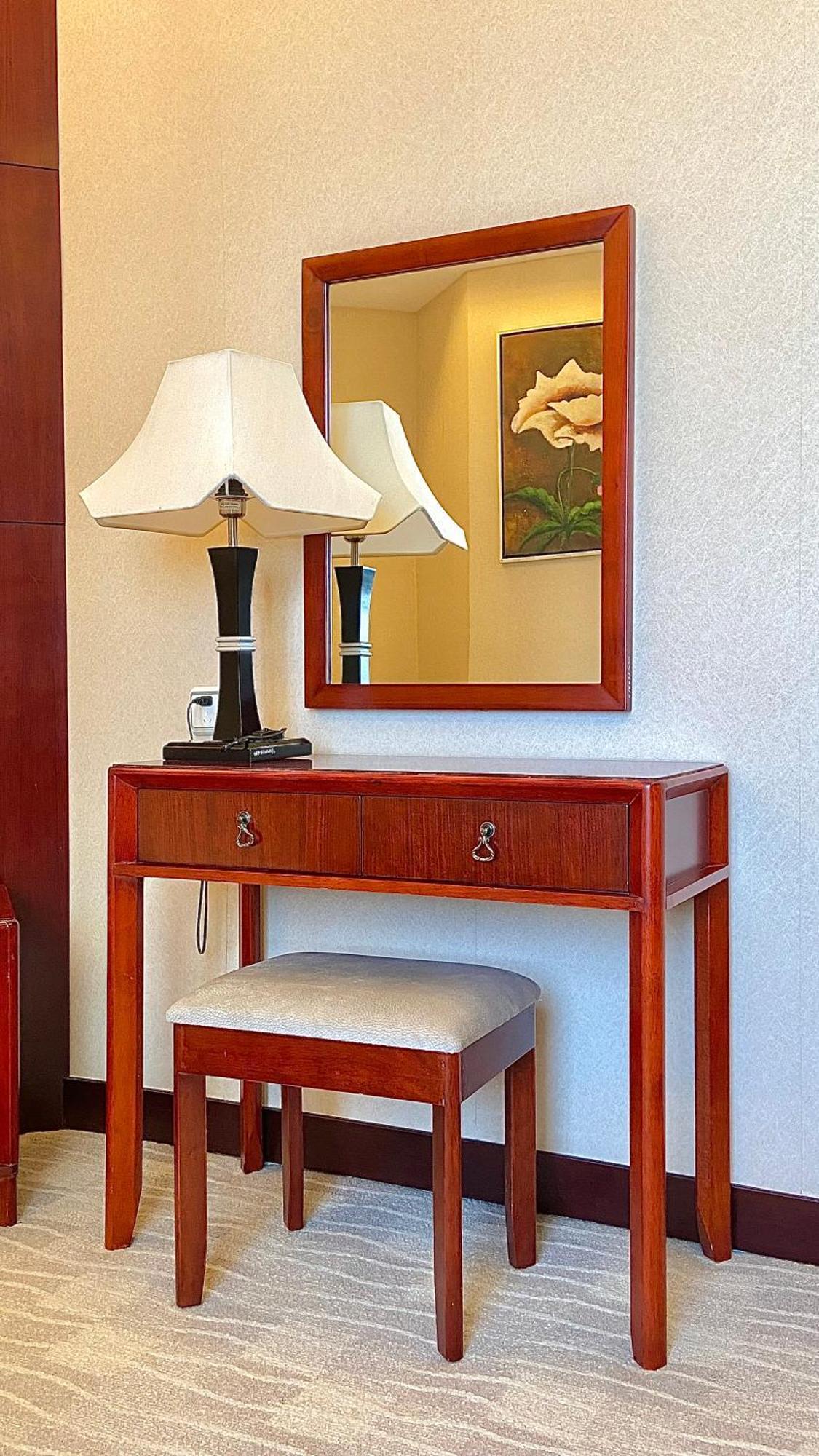 Пекин Палас Soluxe Hotel Astana Экстерьер фото A dressing table