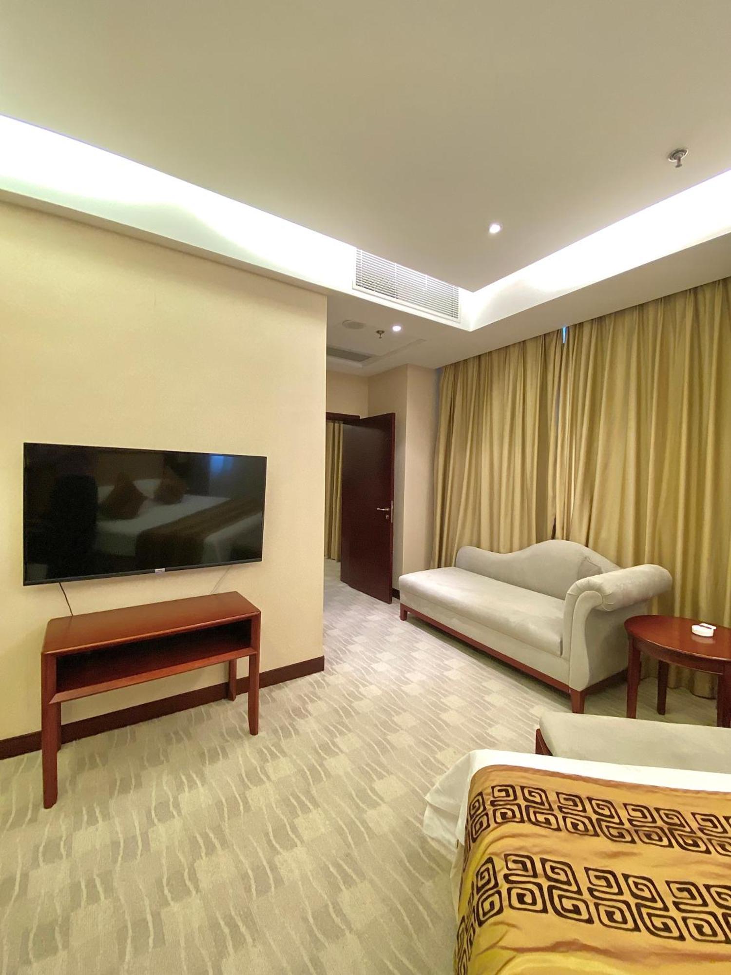 Пекин Палас Soluxe Hotel Astana Экстерьер фото A room at the hotel