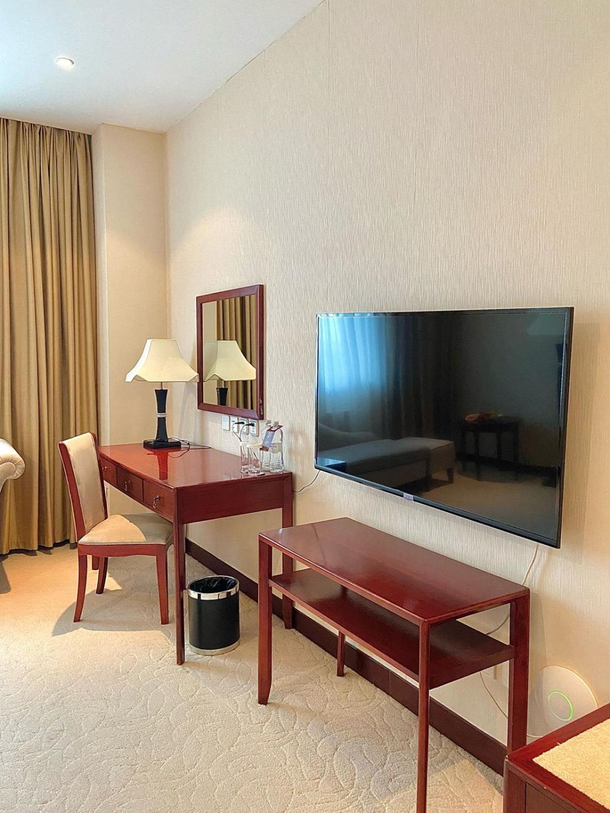 Пекин Палас Soluxe Hotel Astana Экстерьер фото A television set in a hotel room