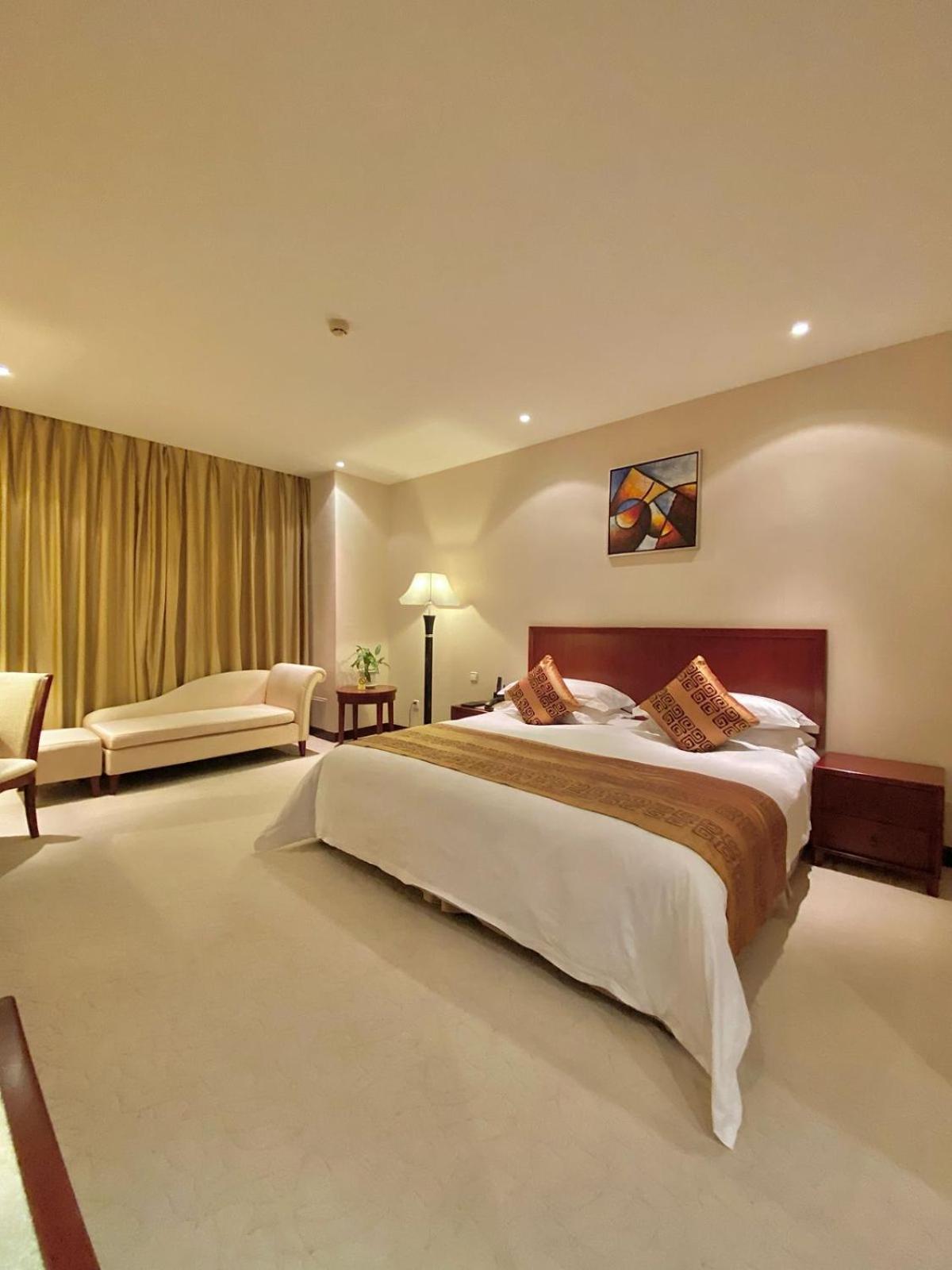 Пекин Палас Soluxe Hotel Astana Экстерьер фото A bedroom at the hotel