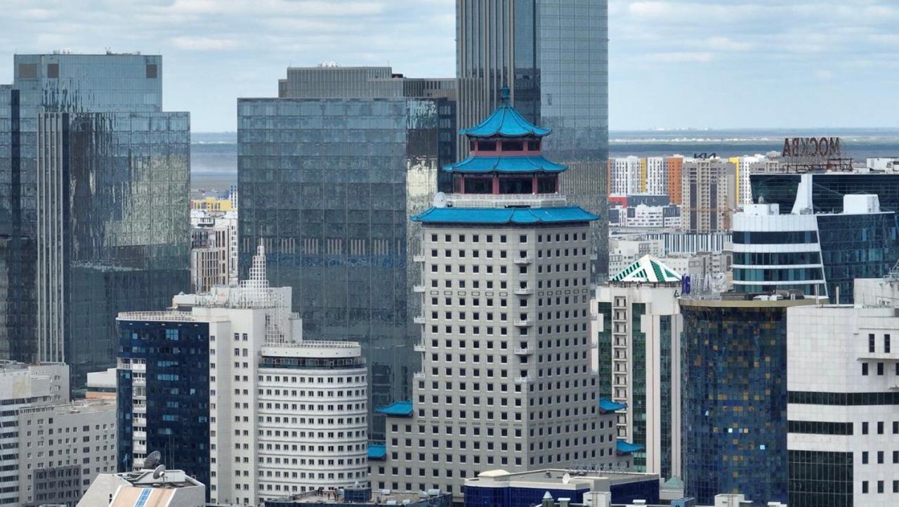 Пекин Палас Soluxe Hotel Astana Экстерьер фото The building in 2011