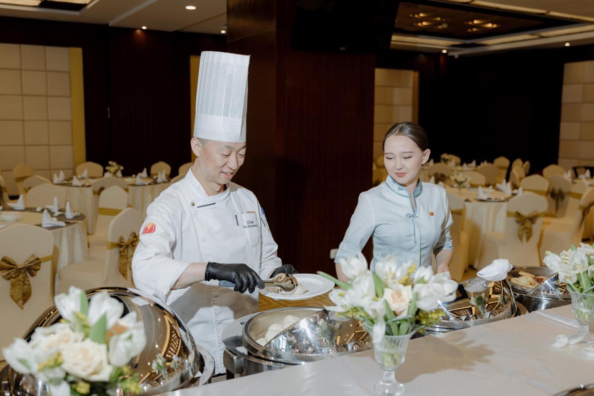 Пекин Палас Soluxe Hotel Astana Экстерьер фото A buffet at a wedding reception