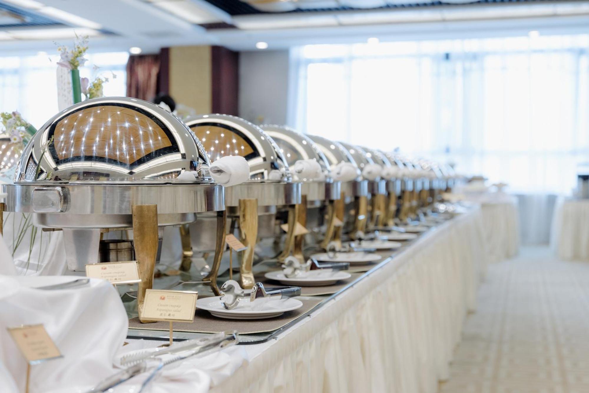 Пекин Палас Soluxe Hotel Astana Экстерьер фото A row of chafing dishes