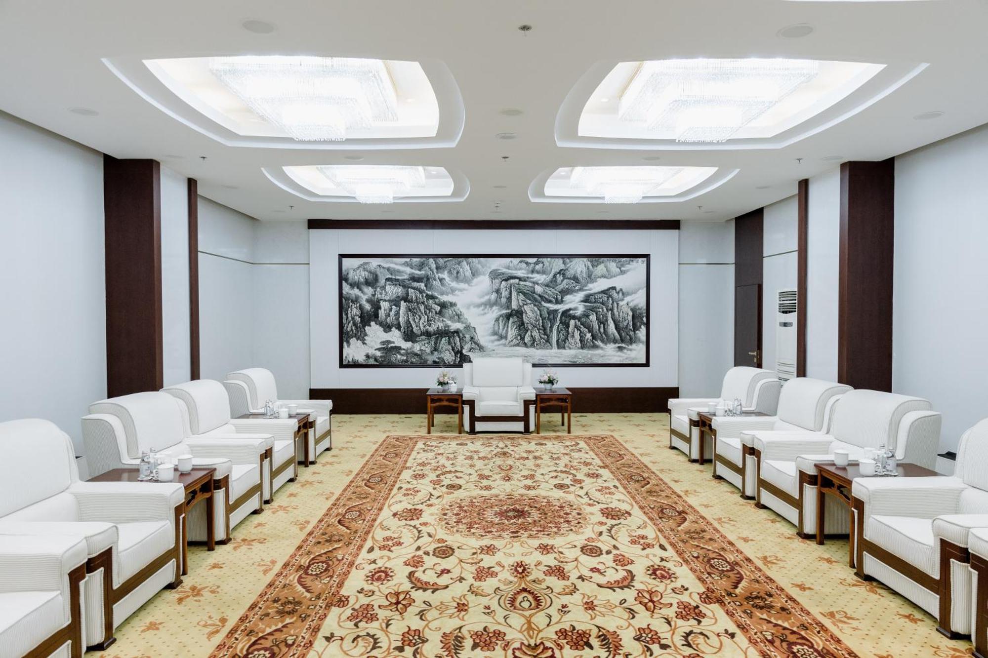 Пекин Палас Soluxe Hotel Astana Экстерьер фото The waiting room of the airport