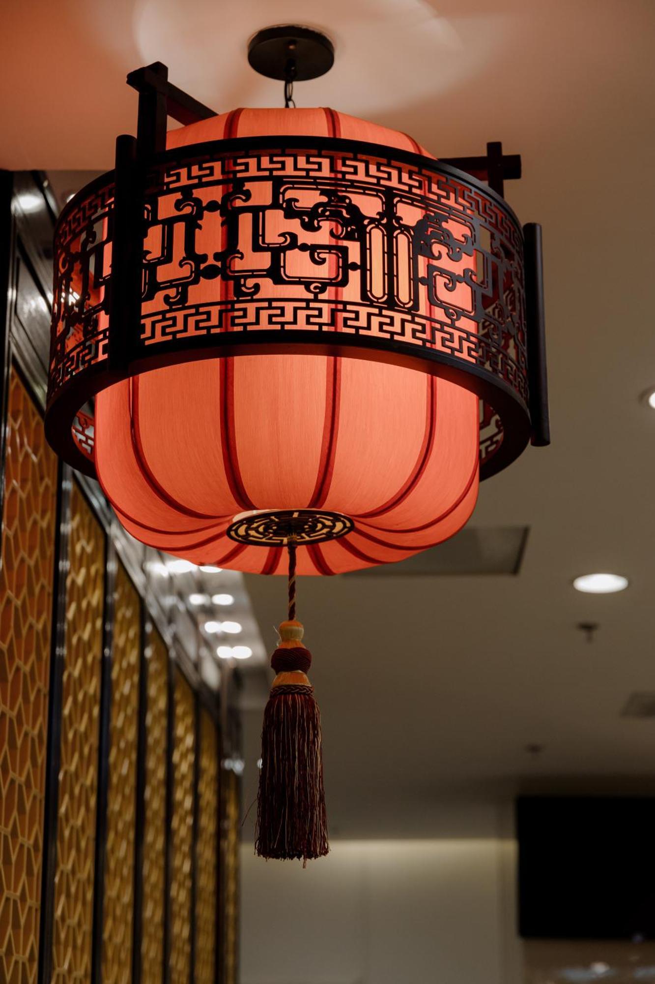 Пекин Палас Soluxe Hotel Astana Экстерьер фото A Chinese lantern